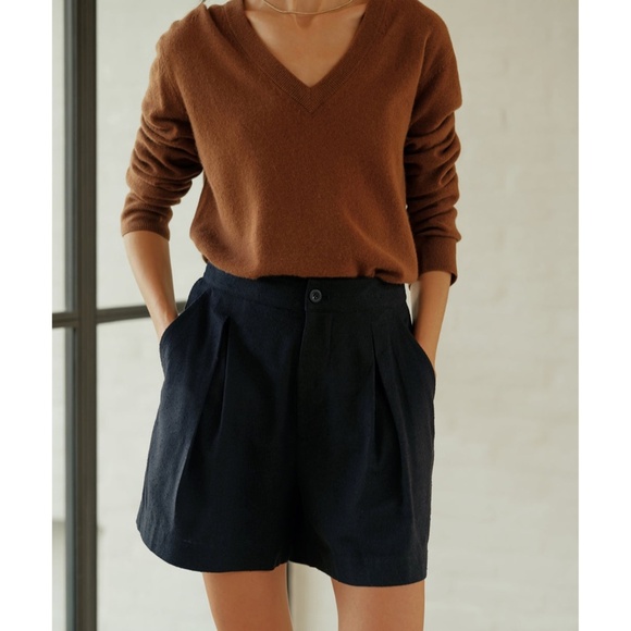 JENNI KAYNE | Bestselling Raw Silk Pleated High Waisted Short in Black | Size 12 - Picture 3 of 12